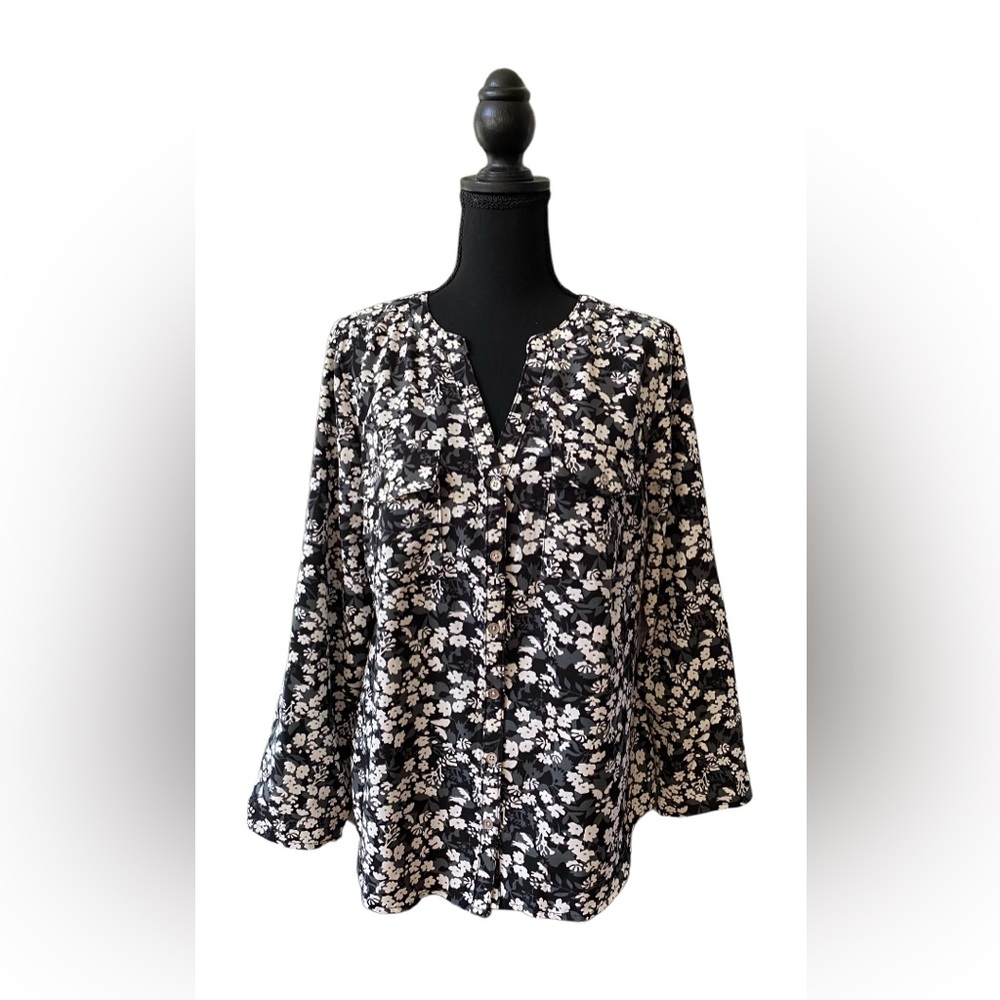 Notations: Black and White V Neck Button Up  Blouse with Mandarin Collar
